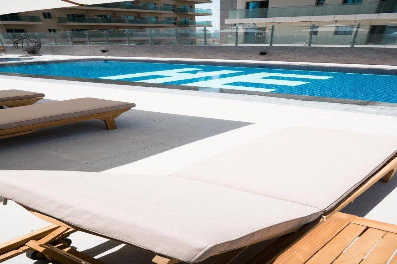 He Hotel Apartments Dubai Exterior photo A pool cover
