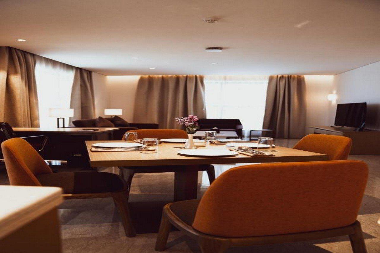 He Hotel Apartments Dubai Exterior photo The interior of a suite at the hotel